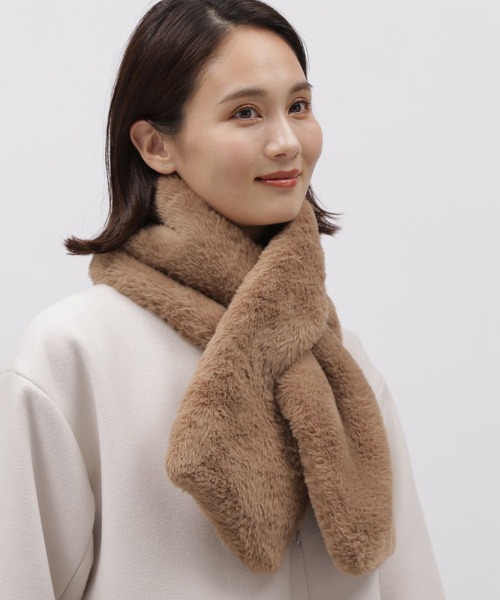 LAKOLE(ラコレ)の「ボリュームファーマフラー / 963891(マフラー・レディース・ベージュ/オフホワイト/チャコール・FREE)」の1枚目の写真