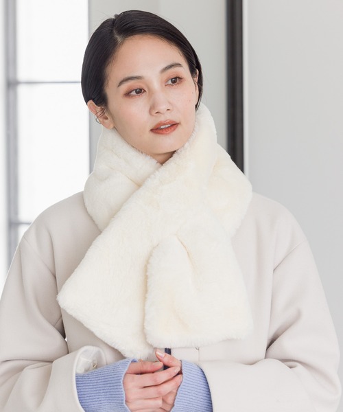 LAKOLE(ラコレ)の「ボリュームファーマフラー / 963891(マフラー・レディース・ベージュ/オフホワイト/チャコール・FREE)」の2枚目の写真