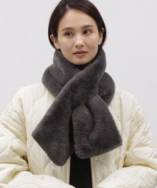 LAKOLE(ラコレ)の「ボリュームファーマフラー / 963891(マフラー・レディース・ベージュ/オフホワイト/チャコール・FREE)」の3枚目の写真