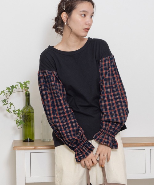 POU DOU DOU（プードゥドゥ）の「チェック柄ボリュームスリーブプルオーバー（Tシャツ/カットソー・レディース・イエロー/ブラック/レッド・3）」の2枚目の写真