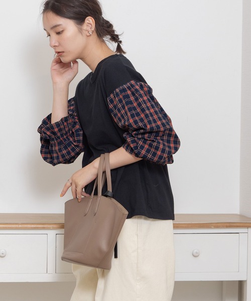 POU DOU DOU（プードゥドゥ）の「チェック柄ボリュームスリーブプルオーバー（Tシャツ/カットソー・レディース・イエロー/ブラック/レッド・3）」の21枚目の写真