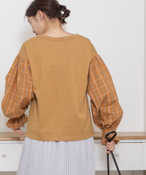 POU DOU DOU（プードゥドゥ）の「チェック柄ボリュームスリーブプルオーバー（Tシャツ/カットソー・レディース・イエロー/ブラック/レッド・3）」の4枚目の写真