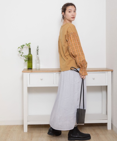 POU DOU DOU（プードゥドゥ）の「チェック柄ボリュームスリーブプルオーバー（Tシャツ/カットソー・レディース・イエロー/ブラック/レッド・3）」の7枚目の写真