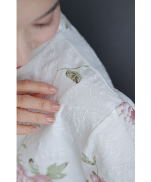 cawaii(カワイイ)の「優雅に咲くグレースなバラのプルオーバートップス(Tシャツ/カットソー・レディース・ホワイト・FREE)」の11枚目の写真