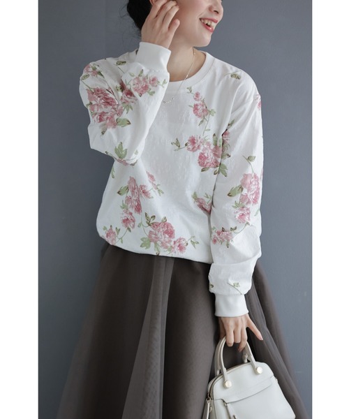 cawaii(カワイイ)の「優雅に咲くグレースなバラのプルオーバートップス(Tシャツ/カットソー・レディース・ホワイト・FREE)」の13枚目の写真
