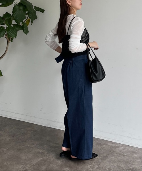 ベルト付きデニムハイウエストタックパンツ（デニムパンツ