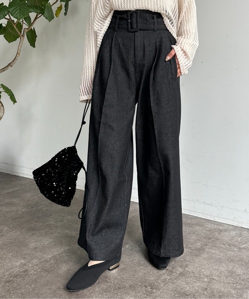 Thevon(ゼボン)の「ベルト付きデニムハイウエストタックパンツ(デニムパンツ・レディース・ブラック/ネイビー・M/S)」の18枚目の写真