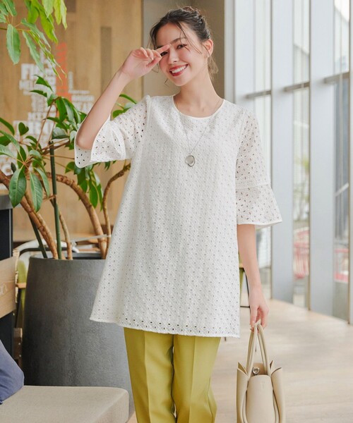 Tiaclasse（ティアクラッセ）の「パンチングレース配色チュニック（シャツ/ブラウス・レディース・オフホワイト/ブラック/ネイビー/ホワイト系・XL/XXL）」の5枚目の写真