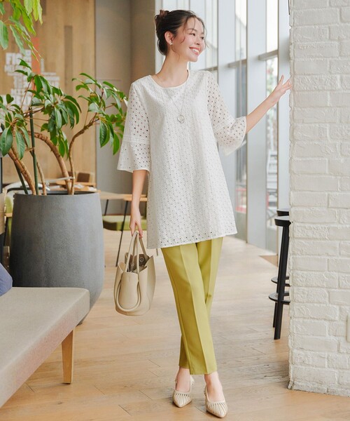 Tiaclasse（ティアクラッセ）の「パンチングレース配色チュニック（シャツ/ブラウス・レディース・オフホワイト/ブラック/ネイビー/ホワイト系・XL/XXL）」の6枚目の写真