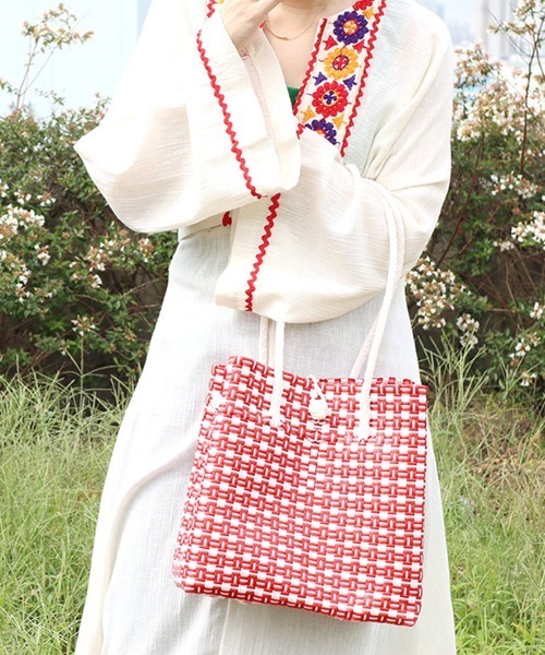 チチカカ（チチカカ）の「スクエアパサールバッグＳ【WEB限定】（かごバッグ・レディース・パープル/ゴールド/グリーン/レッド/ライトグレー・FREE）」の4枚目の写真