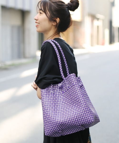 チチカカ（チチカカ）の「スクエアパサールバッグＳ【WEB限定】（かごバッグ・レディース・パープル/ゴールド/グリーン/レッド/ライトグレー・FREE）」の13枚目の写真