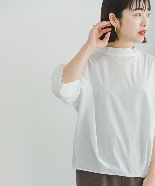 ITEMS URBANRESEARCH(アイテムズ アーバンリサーチ)の「5ブソデハイネックブラウス(シャツ/ブラウス・レディース・チャコールグレー/ホワイト/グリーン・FREE)」の2枚目の写真