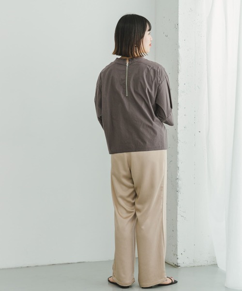 ITEMS URBANRESEARCH(アイテムズ アーバンリサーチ)の「5ブソデハイネックブラウス(シャツ/ブラウス・レディース・チャコールグレー/ホワイト/グリーン・FREE)」の4枚目の写真