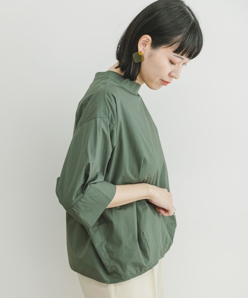 ITEMS URBANRESEARCH(アイテムズ アーバンリサーチ)の「5ブソデハイネックブラウス(シャツ/ブラウス・レディース・チャコールグレー/ホワイト/グリーン・FREE)」の7枚目の写真