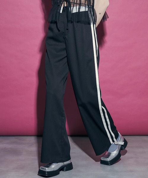 uyu.(ウユ)の「Turn Back Waist Side Line Pants / ターンバックウエストサイドラインパンツ【uyu./ウユ】(スラックス・レディース・ブラック/グレー・M/S)」の1枚目の写真