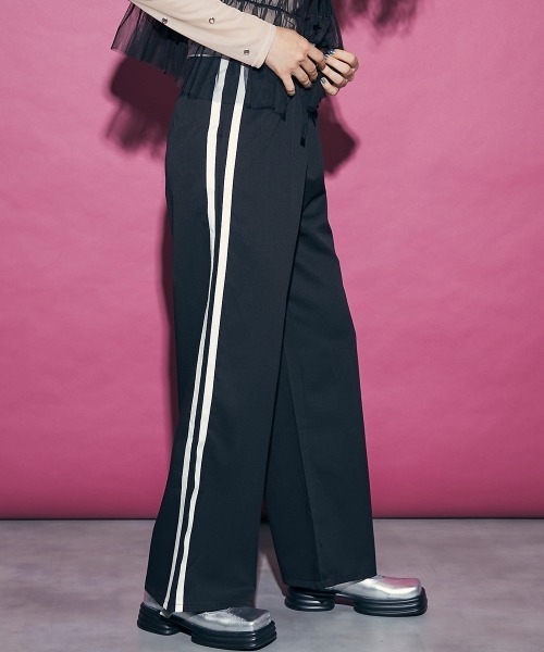 uyu.(ウユ)の「Turn Back Waist Side Line Pants / ターンバックウエストサイドラインパンツ【uyu./ウユ】(スラックス・レディース・ブラック/グレー・M/S)」の20枚目の写真