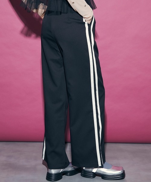 uyu.(ウユ)の「Turn Back Waist Side Line Pants / ターンバックウエストサイドラインパンツ【uyu./ウユ】(スラックス・レディース・ブラック/グレー・M/S)」の21枚目の写真