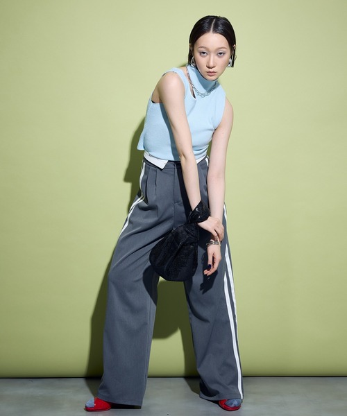 uyu.(ウユ)の「Turn Back Waist Side Line Pants / ターンバックウエストサイドラインパンツ【uyu./ウユ】(スラックス・レディース・ブラック/グレー・M/S)」の5枚目の写真