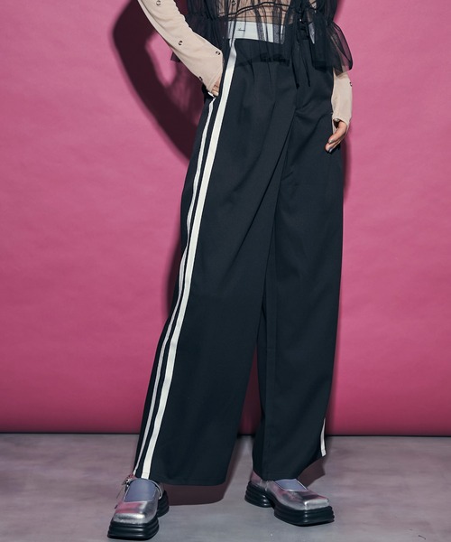 uyu.(ウユ)の「Turn Back Waist Side Line Pants / ターンバックウエストサイドラインパンツ【uyu./ウユ】(スラックス・レディース・ブラック/グレー・M/S)」の17枚目の写真