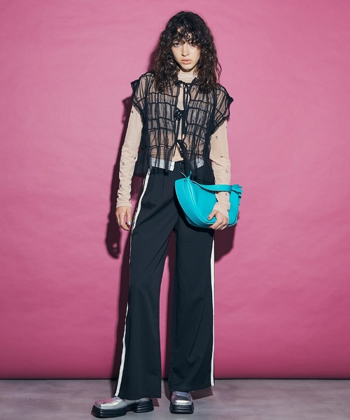 uyu.(ウユ)の「Turn Back Waist Side Line Pants / ターンバックウエストサイドラインパンツ【uyu./ウユ】(スラックス・レディース・ブラック/グレー・M/S)」の22枚目の写真