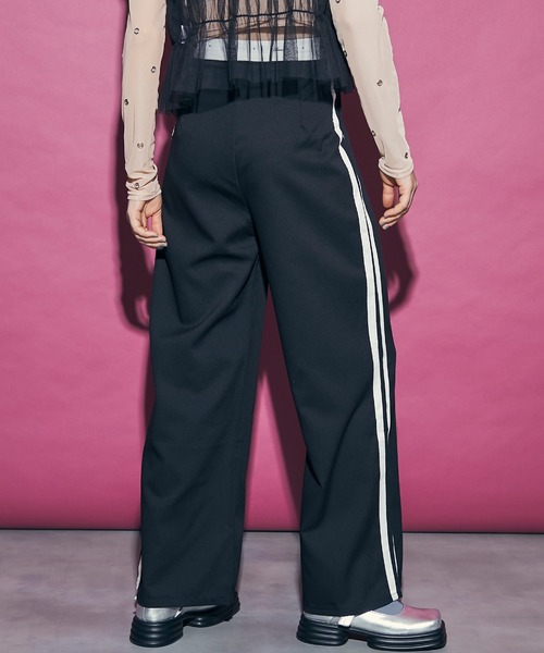uyu.(ウユ)の「Turn Back Waist Side Line Pants / ターンバックウエストサイドラインパンツ【uyu./ウユ】(スラックス・レディース・ブラック/グレー・M/S)」の18枚目の写真