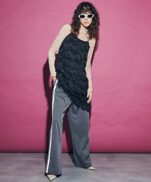 uyu.(ウユ)の「Turn Back Waist Side Line Pants / ターンバックウエストサイドラインパンツ【uyu./ウユ】(スラックス・レディース・ブラック/グレー・M/S)」の6枚目の写真