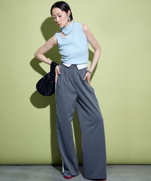 uyu.(ウユ)の「Turn Back Waist Side Line Pants / ターンバックウエストサイドラインパンツ【uyu./ウユ】(スラックス・レディース・ブラック/グレー・M/S)」の4枚目の写真