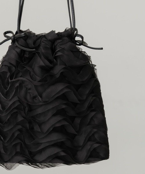 SMELLY（スメリー）の「チュールフリルキンチャクショルダー（ショルダーバッグ・レディース・ブラック/アイボリー・-）」の2枚目の写真