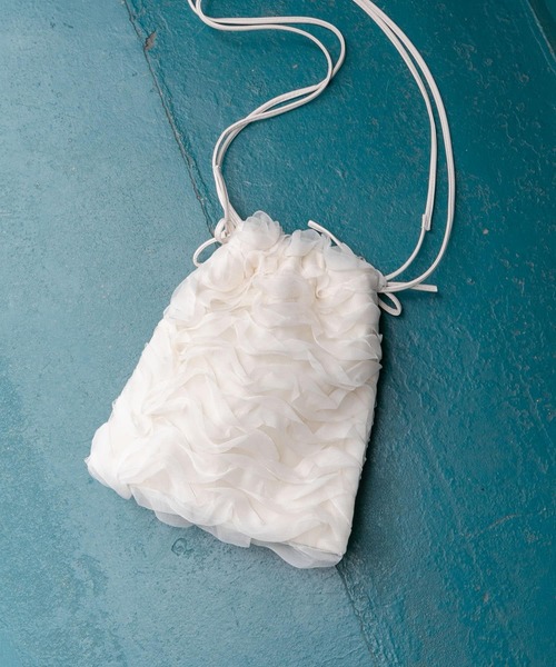 SMELLY（スメリー）の「チュールフリルキンチャクショルダー（ショルダーバッグ・レディース・ブラック/アイボリー・-）」の6枚目の写真