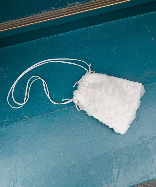 SMELLY（スメリー）の「チュールフリルキンチャクショルダー（ショルダーバッグ・レディース・ブラック/アイボリー・-）」の7枚目の写真