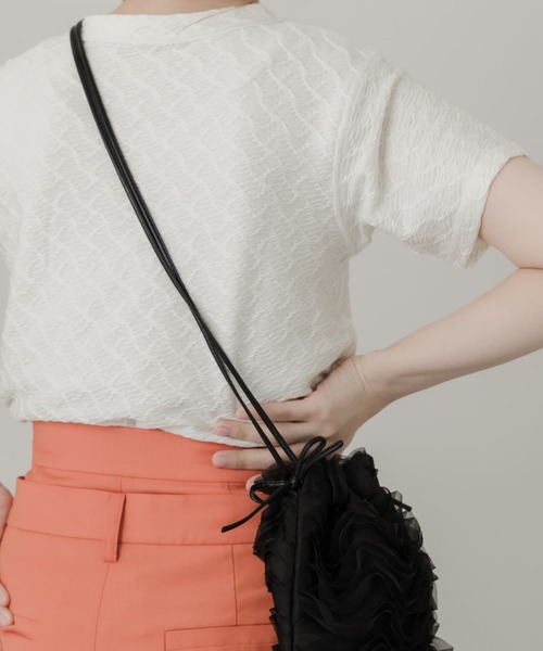 SMELLY（スメリー）の「チュールフリルキンチャクショルダー（ショルダーバッグ・レディース・ブラック/アイボリー・-）」の12枚目の写真