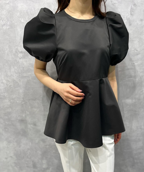 Noble（ノーブル）の「タフタバックオープンペプラムブラウス