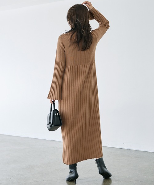 LAVEANGE（ラビアンジェ）の「フレアスリーブファスナーニット