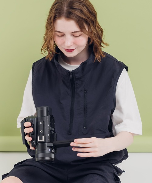 MUHET(ミュエータ)の「ナイロンハーフジップベスト(ベスト・レディース・ネイビー/モカ/ブラック・MEDIUM/X-LARGE)」の6枚目の写真