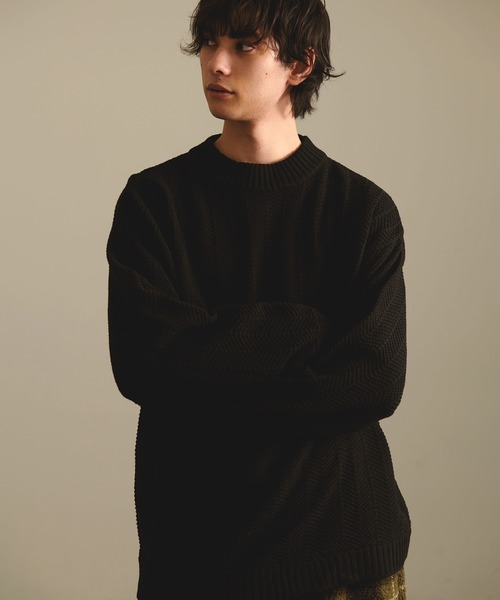 Revo.（レボ）の「Revo. ジオメストライプ モックネック ルーズニット プルオーバー（ニット/セーター・メンズ・グレー/ブラック/カーキ/マスタード/ブルー・2/1）」の2枚目の写真