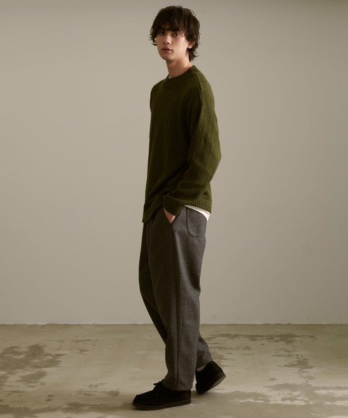 Revo.（レボ）の「Revo. ジオメストライプ モックネック ルーズニット プルオーバー（ニット/セーター・メンズ・グレー/ブラック/カーキ/マスタード/ブルー・2/1）」の16枚目の写真