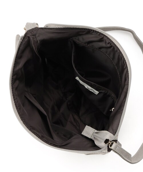 SHOO・LA・RUE（シューラルー）の「◆【A4サイズ対応/ポーチ付き】ダブルフェイス ショルダーバッグ（ショルダーバッグ・レディース・ワインレッド/ライトベージュ/ブラック/グレー・00）」の10枚目の写真