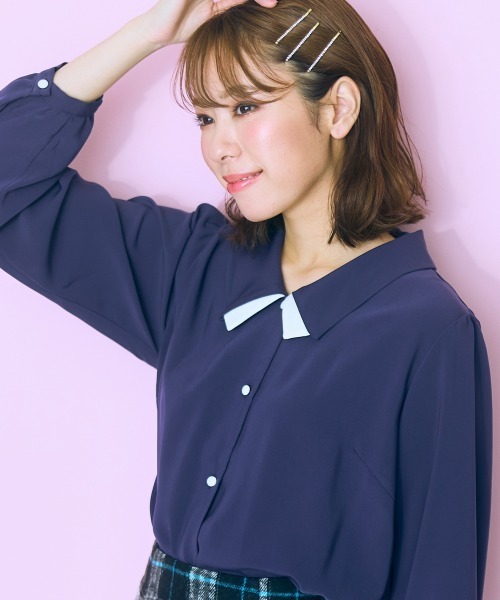 marun(マルン)の「<大きいサイズ> 配色デザインブラウス marun(シャツ/ブラウス・レディース・ネイビー/ピンクベージュ・4L/3L/LL/L/5L)」の2枚目の写真