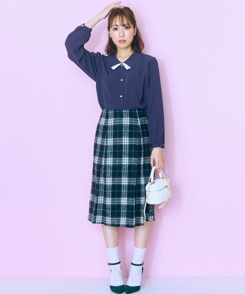 marun(マルン)の「<大きいサイズ> 配色デザインブラウス marun(シャツ/ブラウス・レディース・ネイビー/ピンクベージュ・4L/3L/LL/L/5L)」の7枚目の写真