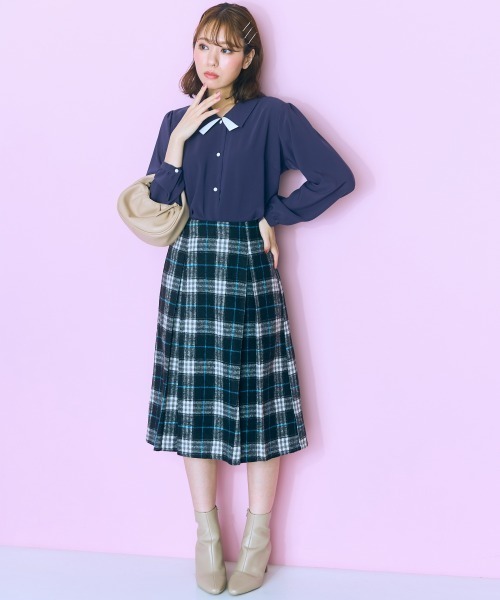 marun(マルン)の「<大きいサイズ> 配色デザインブラウス marun(シャツ/ブラウス・レディース・ネイビー/ピンクベージュ・4L/3L/LL/L/5L)」の9枚目の写真