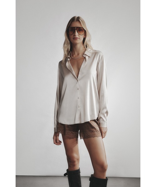 Intimissimi（インティミッシミ）の「シルク シャツ（シャツ/ブラウス・レディース・インディゴブルー/ワインレッド/スモークピンク/オフホワイト/アイボリー/キナリ/ブルー/ブラック/アーミー/グレイッシュブルー/ライトブルー/ダークベージュ/チャコールグレー・L/M/S）」の16枚目の写真