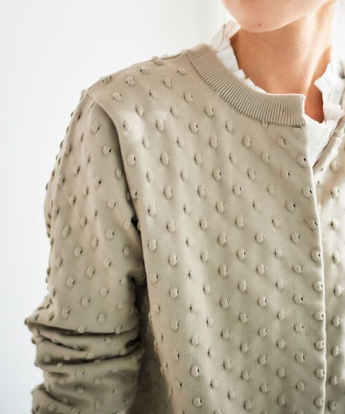 le.coeur blanc（ルクールブラン）の「ドット柄編みカーディガン（カーディガン/ボレロ・レディース・ベージュ/ブラック・38）」の9枚目の写真