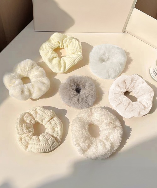 Miniministore（ミニミニストア）の「シュシュ 7本セット秋冬ヘアアクセサリー（シュシュ・レディース・イエロー/モカ/グリーン/ピンク/アイボリー/グレー・FREE）」の2枚目の写真