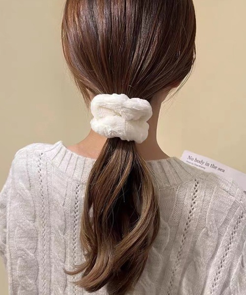 Miniministore（ミニミニストア）の「シュシュ 7本セット秋冬ヘアアクセサリー（シュシュ・レディース・イエロー/モカ/グリーン/ピンク/アイボリー/グレー・FREE）」の7枚目の写真