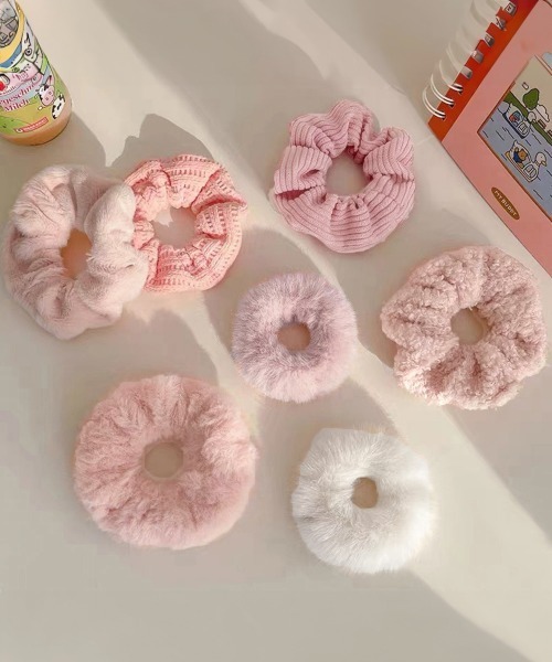 Miniministore（ミニミニストア）の「シュシュ 7本セット秋冬ヘアアクセサリー（シュシュ・レディース・イエロー/モカ/グリーン/ピンク/アイボリー/グレー・FREE）」の14枚目の写真