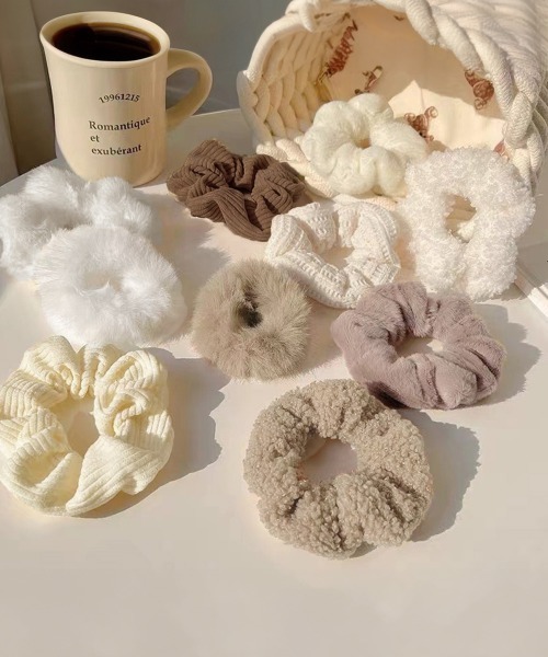 Miniministore（ミニミニストア）の「シュシュ 7本セット秋冬ヘアアクセサリー（シュシュ・レディース・イエロー/モカ/グリーン/ピンク/アイボリー/グレー・FREE）」の16枚目の写真