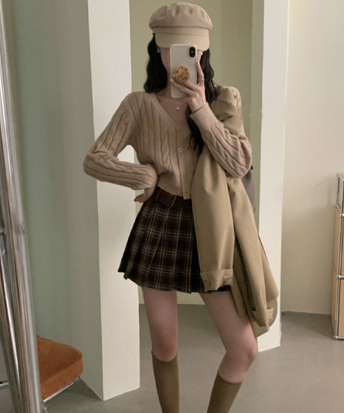 VIVID LADY（ビビッドレディー）の「秋 も大活躍 ケーブル編み カーディガン Vネック カーディガン 韓国ファッション ニット カーディガン ケーブルニット（カーディガン/ボレロ・レディース・ネイビー/ベージュ/グレー/ブラック・FREE）」の18枚目の写真