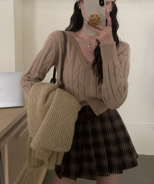 VIVID LADY（ビビッドレディー）の「秋 も大活躍 ケーブル編み カーディガン Vネック カーディガン 韓国ファッション ニット カーディガン ケーブルニット（カーディガン/ボレロ・レディース・ネイビー/ベージュ/グレー/ブラック・FREE）」の19枚目の写真