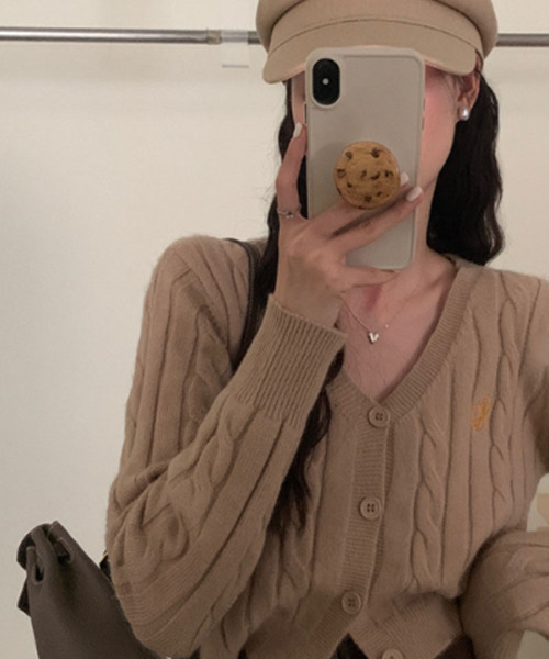 VIVID LADY（ビビッドレディー）の「秋 も大活躍 ケーブル編み カーディガン Vネック カーディガン 韓国ファッション ニット カーディガン ケーブルニット（カーディガン/ボレロ・レディース・ネイビー/ベージュ/グレー/ブラック・FREE）」の20枚目の写真