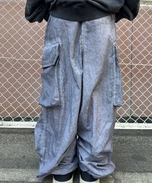 XU（エックスユー）の「ストリートファッション XU エックスユー washed cargo pants ウォッシュドカーゴパンツ バルーンパンツ ワイドパンツ ポケットカーゴパンツ 韓国ファッション 韓国ストリート（カーゴパンツ・メンズ・グレー・ONE SIZE）」の10枚目の写真